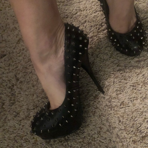 Black heels with spikes - Picture 5 of 6